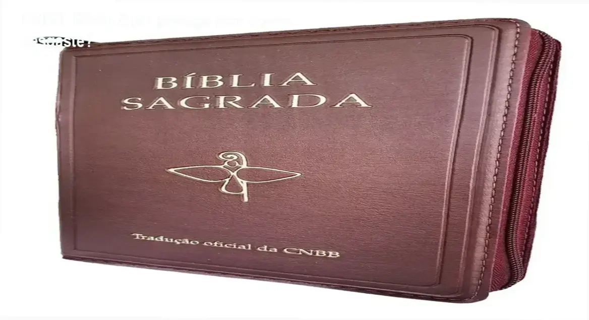 Bíblia Sagrada CNBB com fechamento em zíper e capa de couro sintético