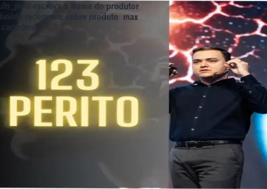 Gustavo Brasil apresentando o curso 123 Perito com microscópio digital incluso