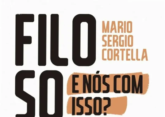 Livro Filosofia E nós com isso de Mario Sergio Cortella sobre mesa