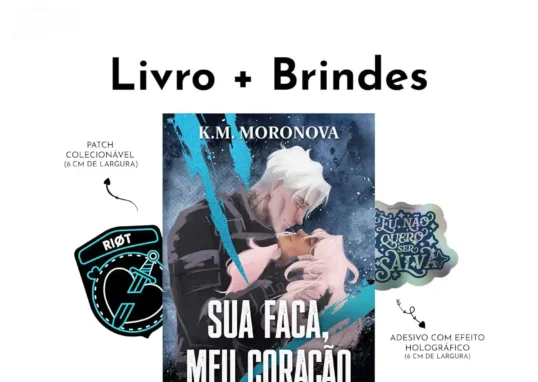 Capa do livro com patch e adesivo de colecionador exibidos