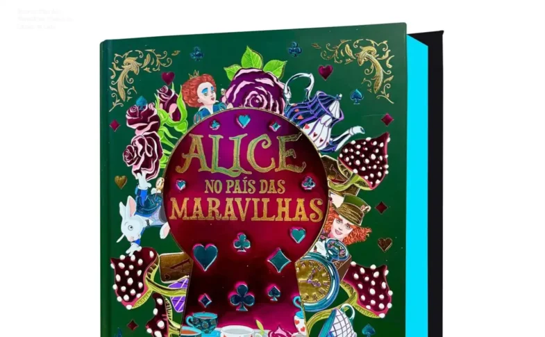 Livro Alice no País das Maravilhas de Lewis Carroll em edição de luxo com capa dura e detalhes em hot stamping